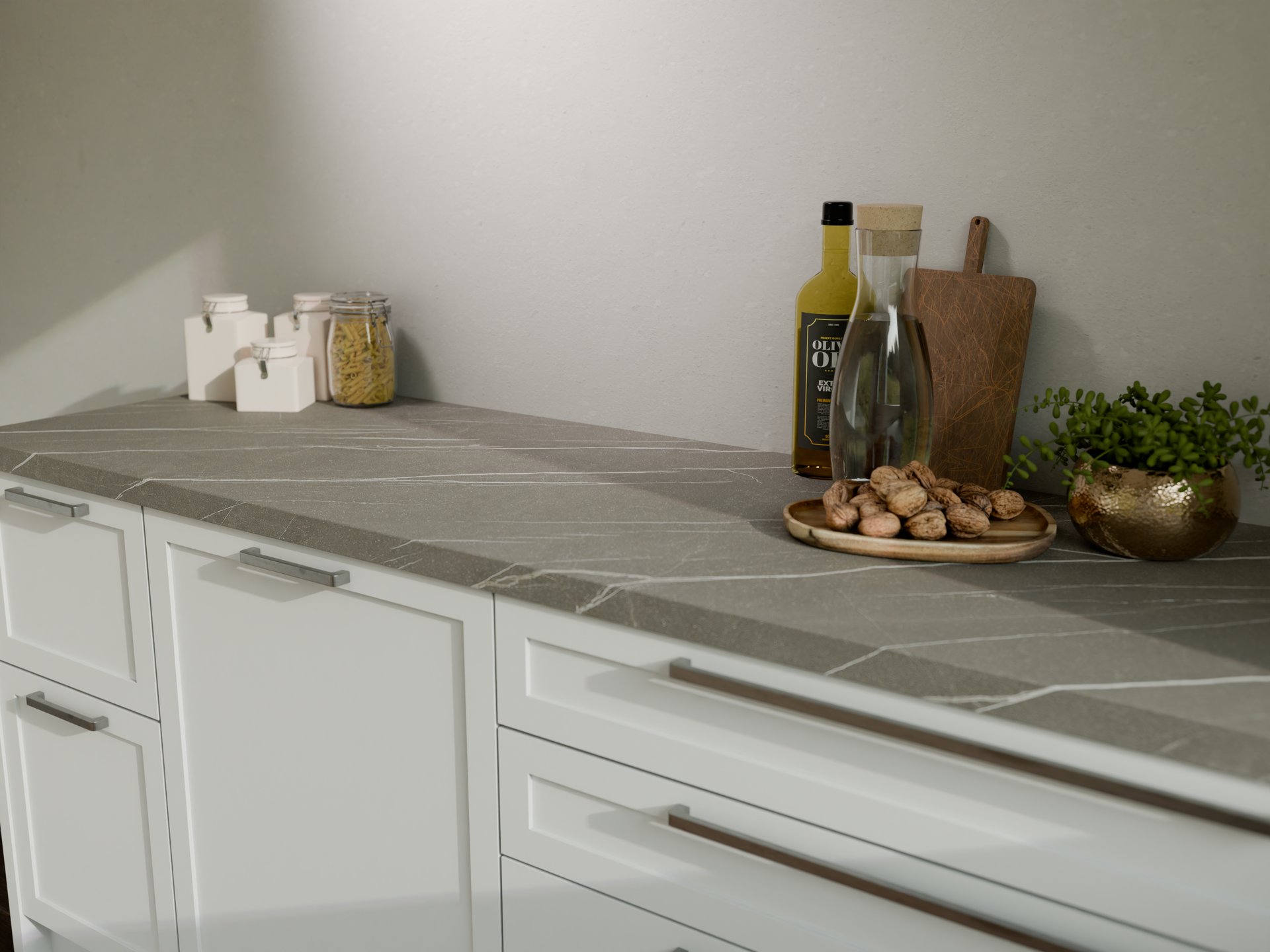 Plan de travail stratifié sur mesure de Sofema avec accessoires de cuisine.