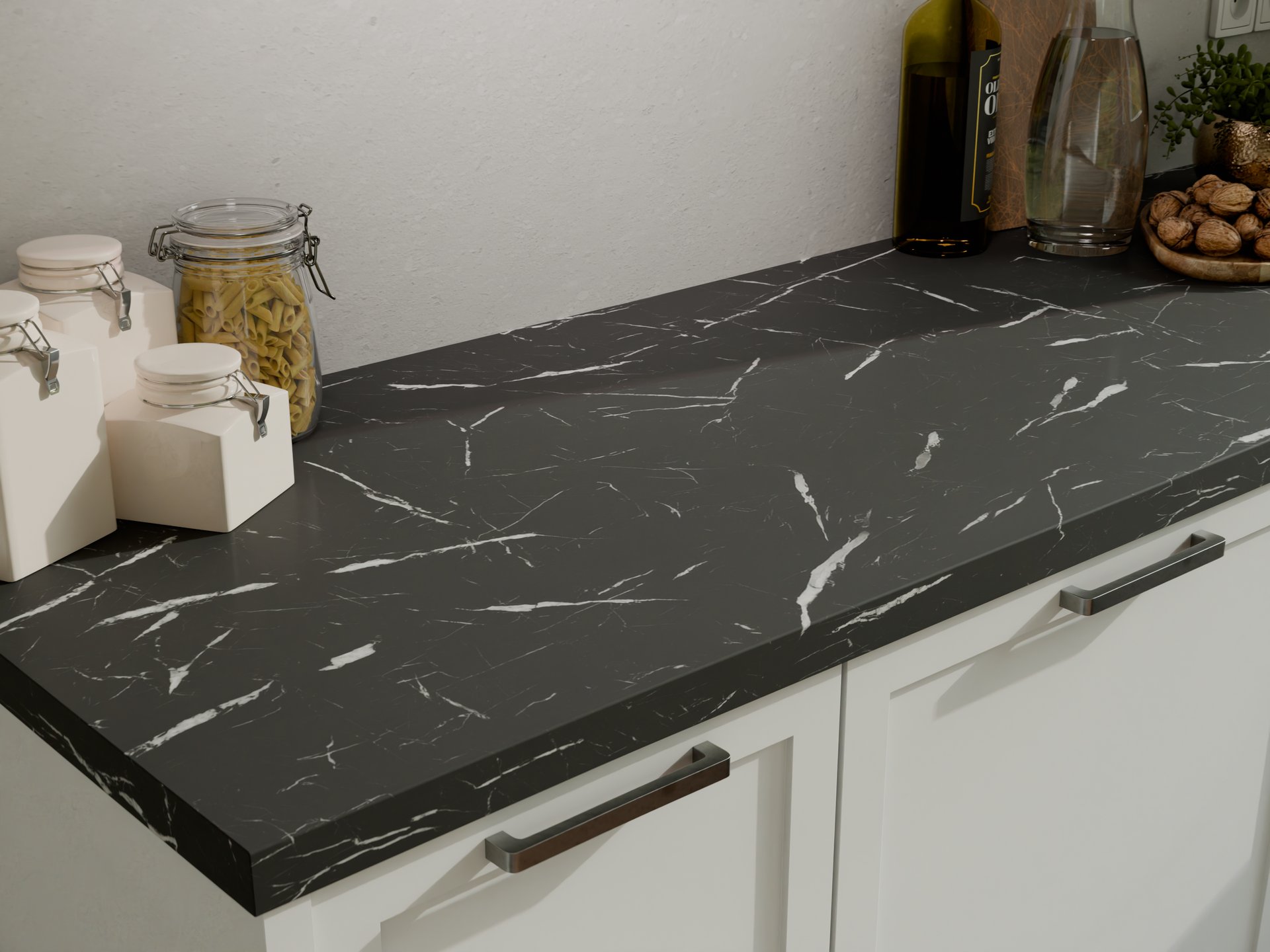 Plan de travail stratifié sur mesure de Sofema en surface noire marbrée.