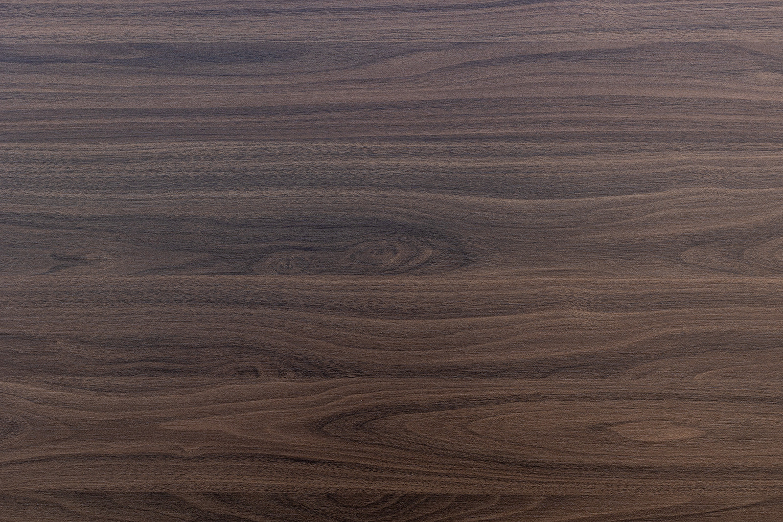 Décor bois foncé, plan de travail stratifié sur mesure Sofema