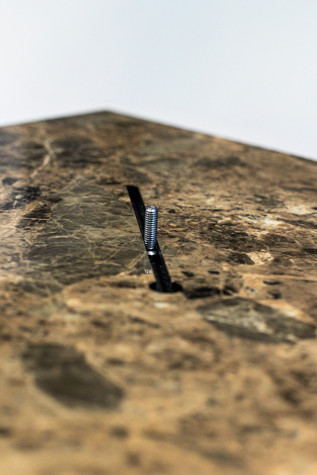 Insert de fixation sur plan de travail stratifié sur mesure Sofema