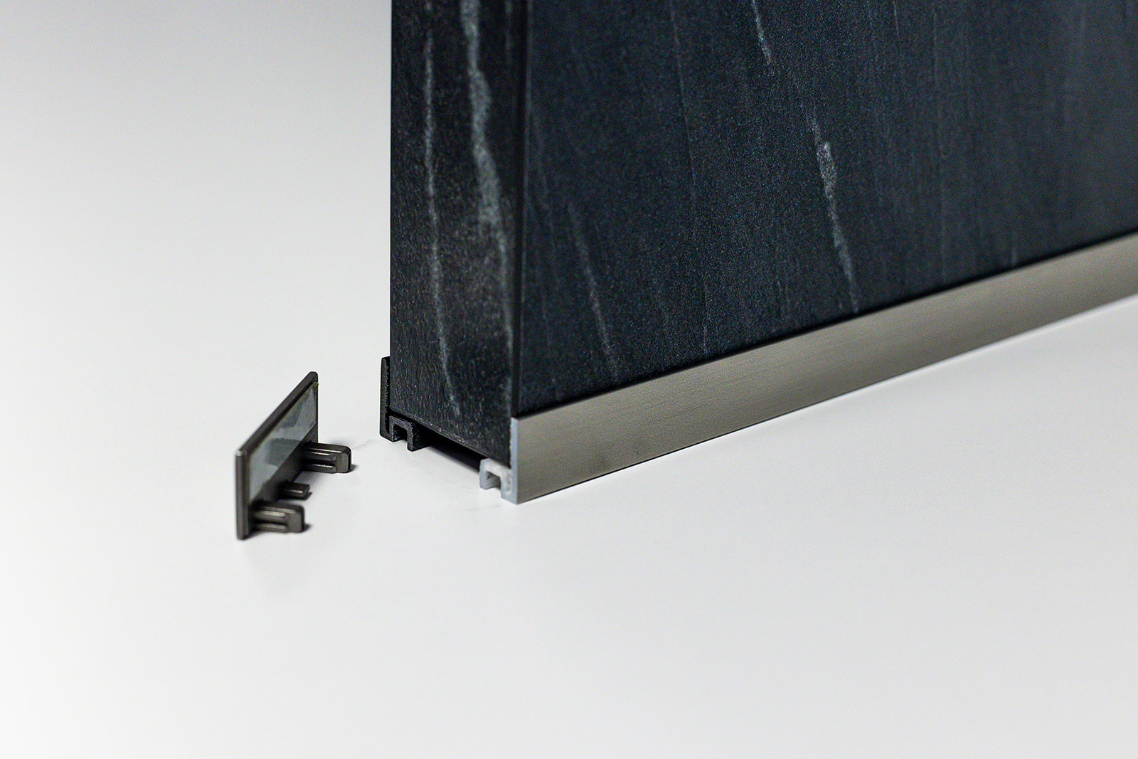 Profil et embout de finition pour plan de travail stratifié sur mesure Sofema